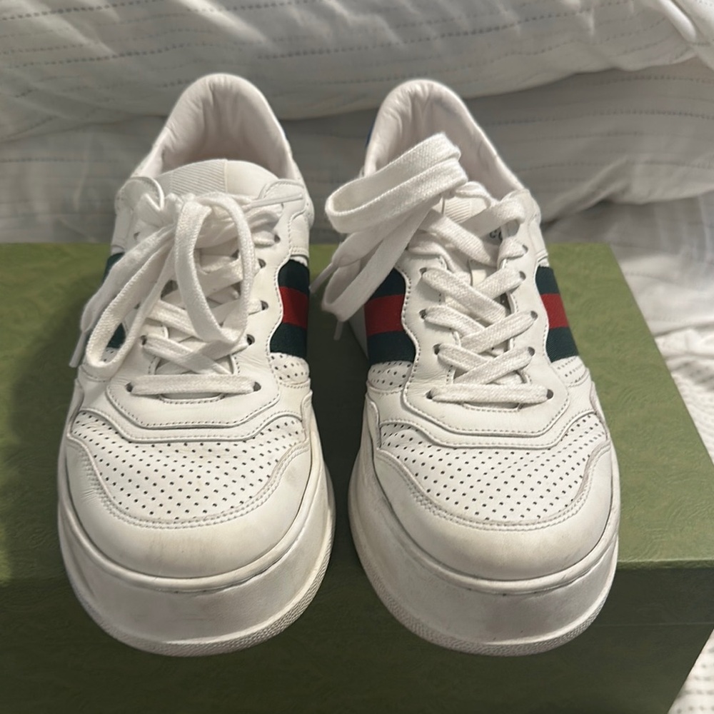 Gucci White and Red Sneakers with Perforated Toe